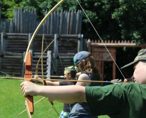 Šesťáci byli na výletě v Archeoparku v Chotěbuzi