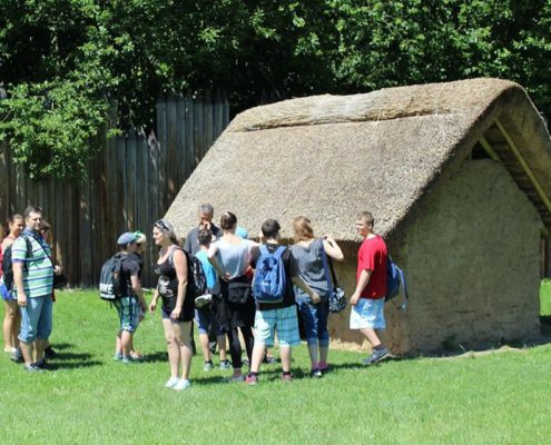 Šesťáci byli na výletě v Archeoparku v Chotěbuzi