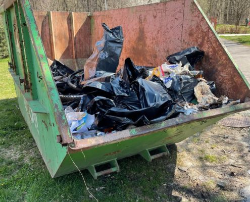 uklízení odpadků v rámci akce Ukliďme Česko