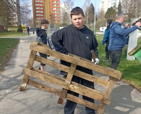 28. 3. jsme se zúčastnili celorepublikové akce Ukliďme Česko