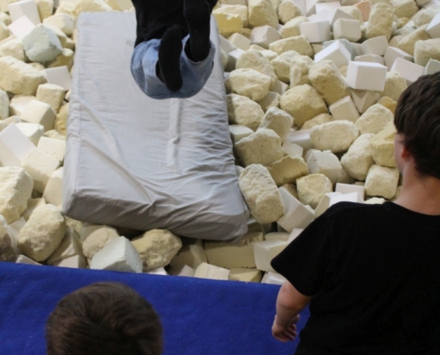 Skákání na trampolínách v ENHA parku