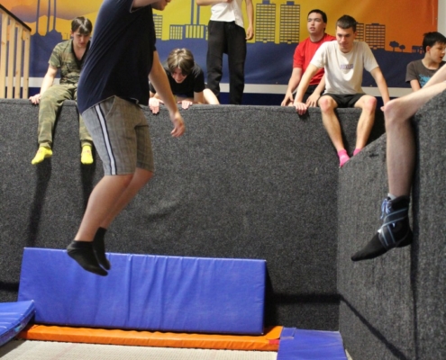 skákání na trampolínách v ENHAčku