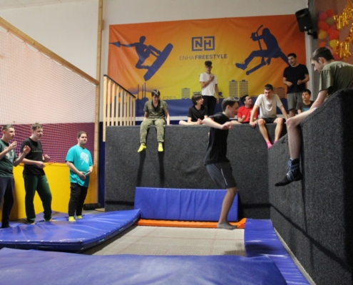skákání na trampolínách v ENHAčku
