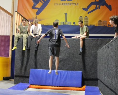 skákání na trampolínách v ENHAčku