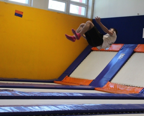 skákání na trampolínách v ENHAčku