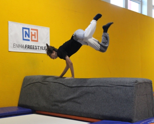 skákání na trampolínách v ENHAčku