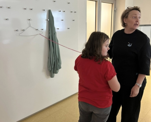 družina v knihovně na téma Tajemný příběh Inků