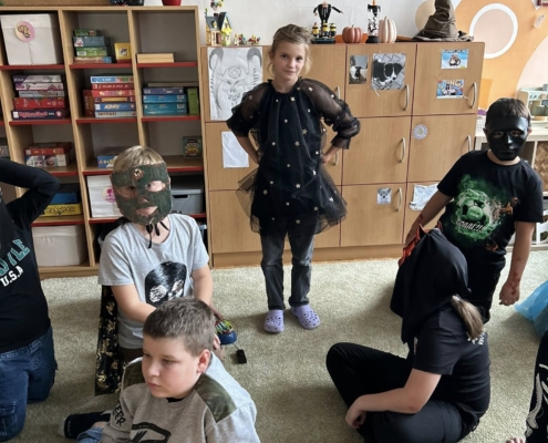 helloweenské odpoledne jsme si se staršími dětmi ve školní družině moc užili