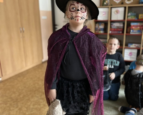 helloweenské odpoledne jsme si se staršími dětmi ve školní družině moc užili