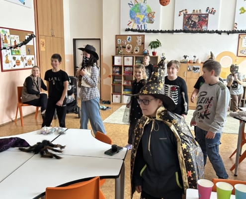 helloweenské odpoledne jsme si se staršími dětmi ve školní družině moc užili