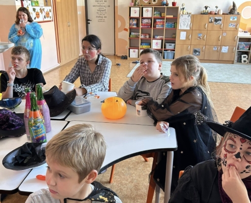 helloweenské odpoledne jsme si se staršími dětmi ve školní družině moc užili