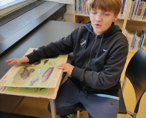 6. třída absolvovala čtenářskou lekci v knihovně