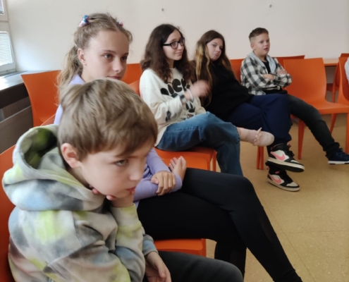 6. třída absolvovala čtenářskou lekci v knihovně