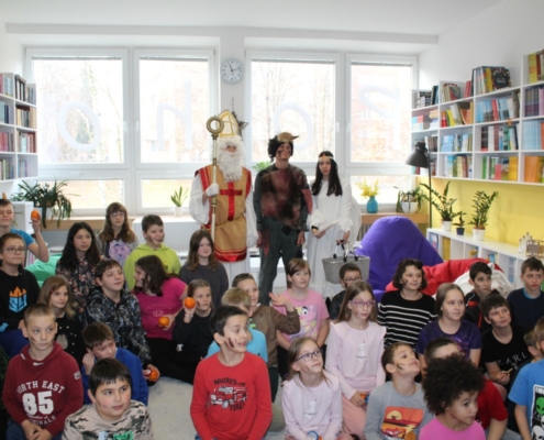 Dneska nás navštívili Mikuláš s čertem a andělem