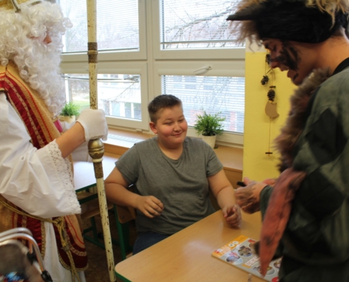 Dneska nás navštívili Mikuláš s čertem a andělem