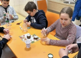 odpoledne trávily starší děti ze školní družiny v knihovně