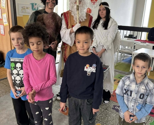 Dneska nás navštívili Mikuláš s čertem a andělem