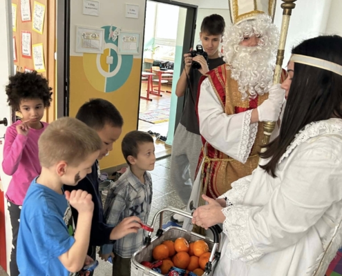 Dneska nás navštívili Mikuláš s čertem a andělem
