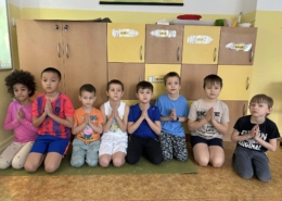 Malí jogíni z 1. a 2. třídy dnes makali