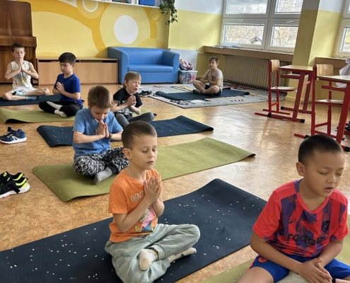 Malí jogíni z 1. a 2. třídy dnes makali