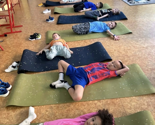 Malí jogíni z 1. a 2. třídy dnes makali