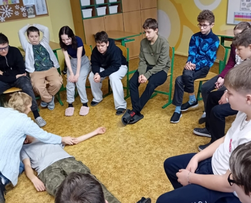 I druhý stupeň se zúčastnil kurzu první pomoci