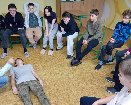 I druhý stupeň se zúčastnil kurzu první pomoci