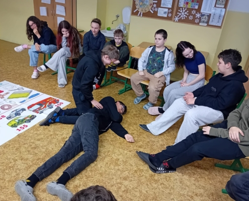 I druhý stupeň se zúčastnil kurzu první pomoci