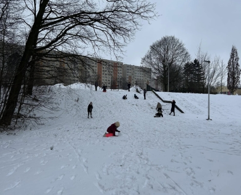 Zima dětem ze školní družiny nevadí