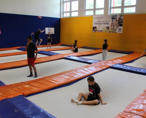trampoliny-enha-002 zaskákat si na trampolínách v rámci tělesné výchovy