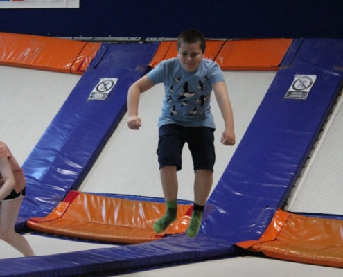 trampoliny-enha-007 zaskákat si na trampolínách v rámci tělesné výchovy