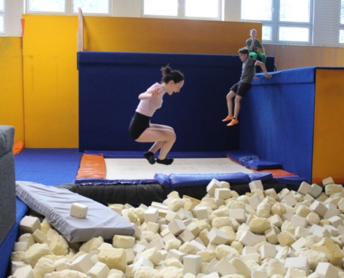 trampoliny-enha-013 zaskákat si na trampolínách v rámci tělesné výchovy