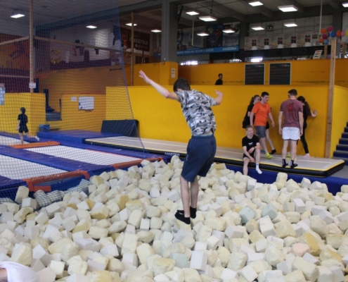 trampoliny-enha-014 zaskákat si na trampolínách v rámci tělesné výchovy