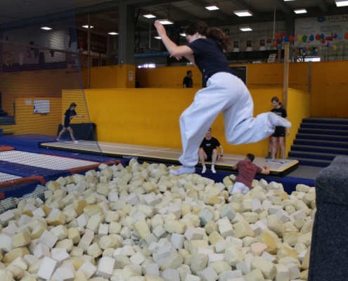 trampoliny-enha-015 zaskákat si na trampolínách v rámci tělesné výchovy